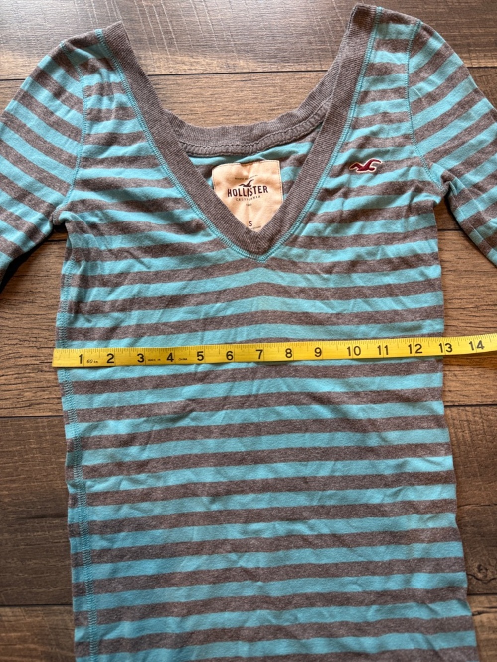Hollister Light Blue & Gray Striped V-Neck Long Sleeve Tee - Picture 4 of 8